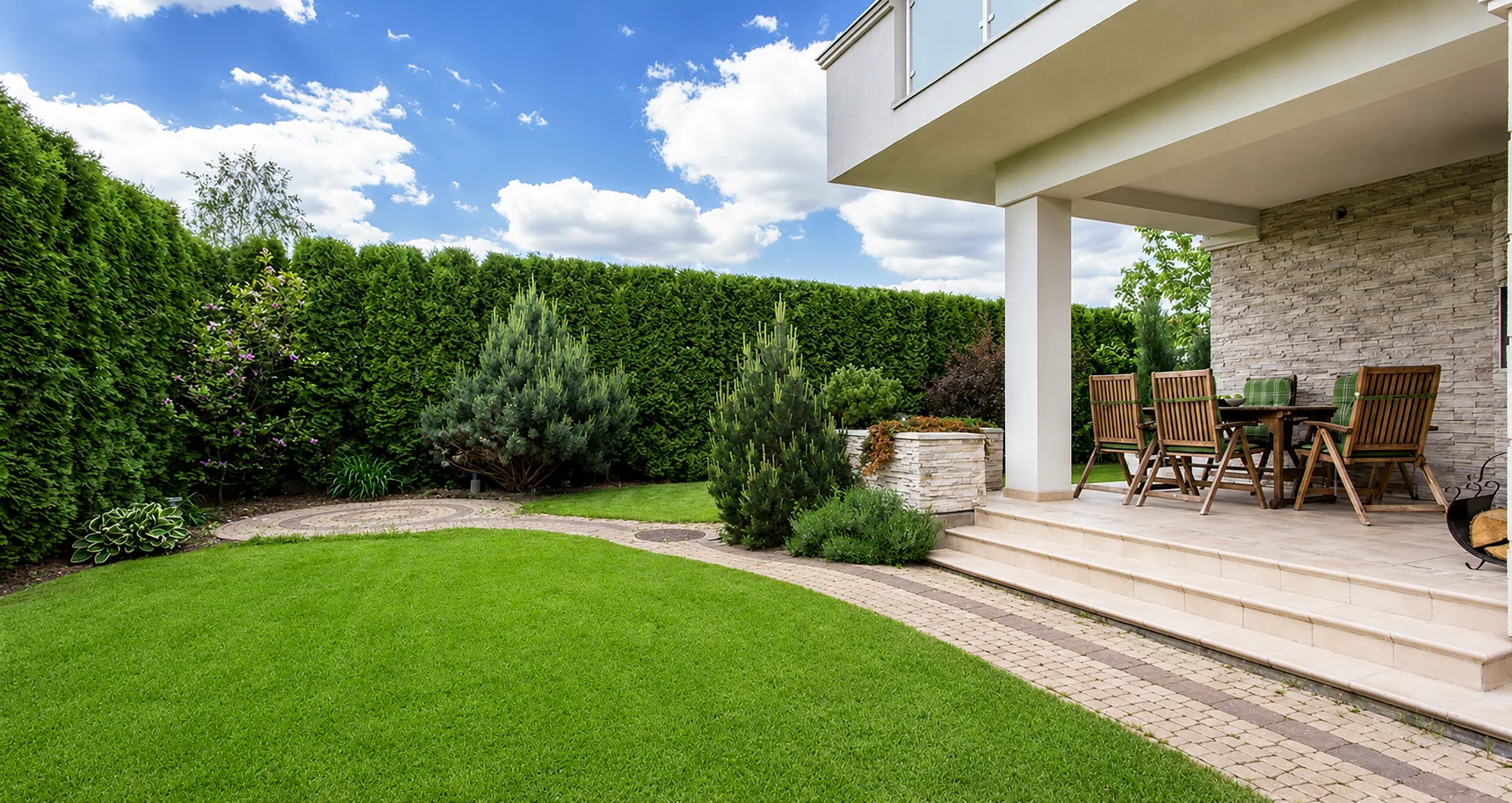 Landscaped outdoor space by Nomadic Home and Garden in Adelaide