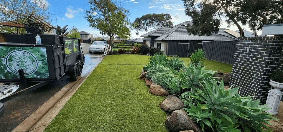 Landscaped outdoor space by Nomadic Home and Garden in Adelaide